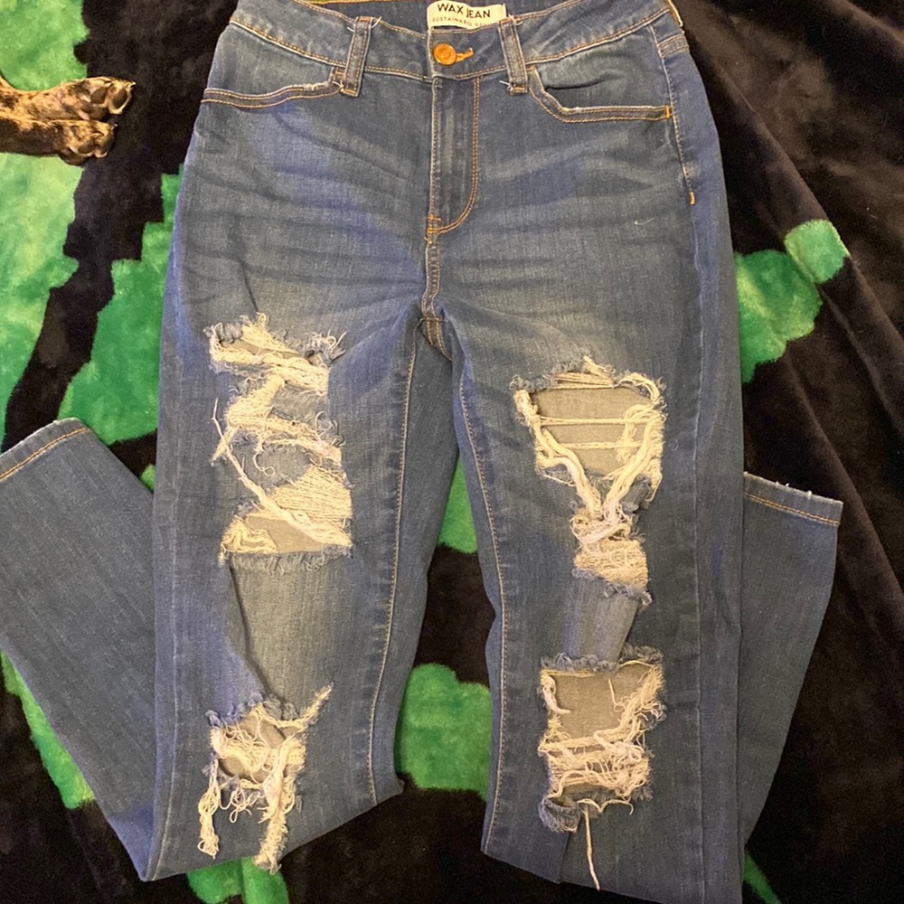 Never warn ripped high waisted jeans size 3 in jr